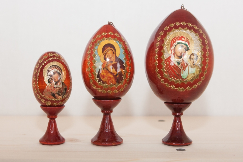 Деревянные яйца с образами