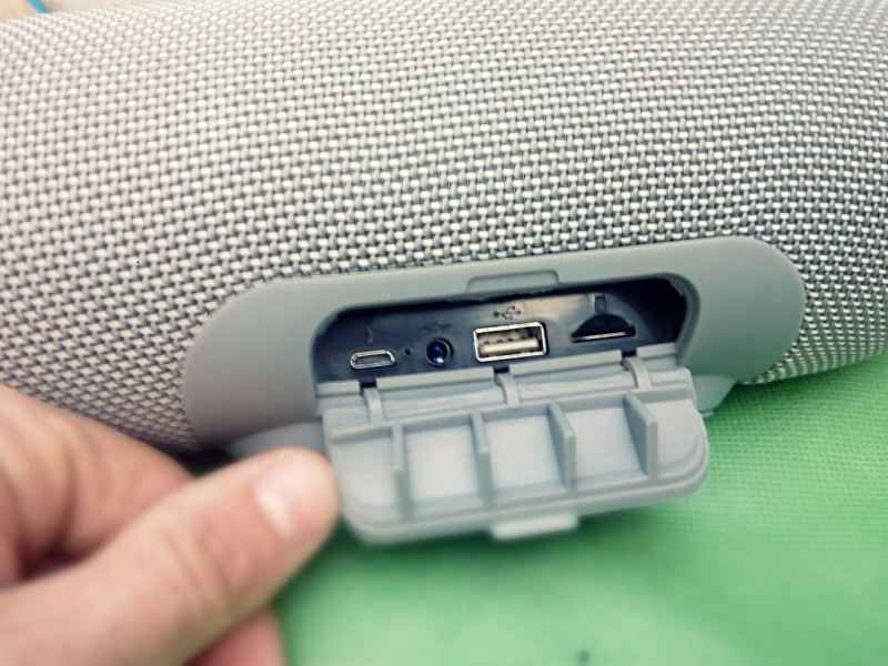 Портативная колонка JBL charge 3