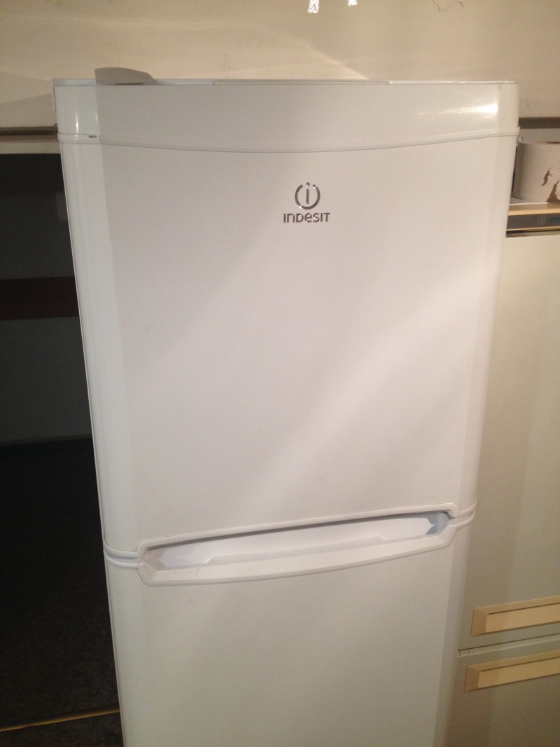 Холодильник Indesit T18RNF