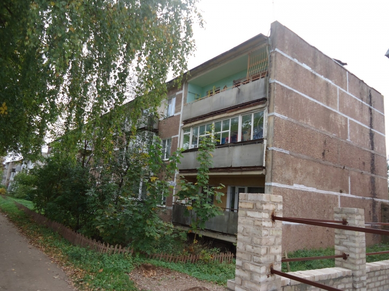 3-к квартира, 60 м2, 3/3 эт. в центре поселка,с удобствами