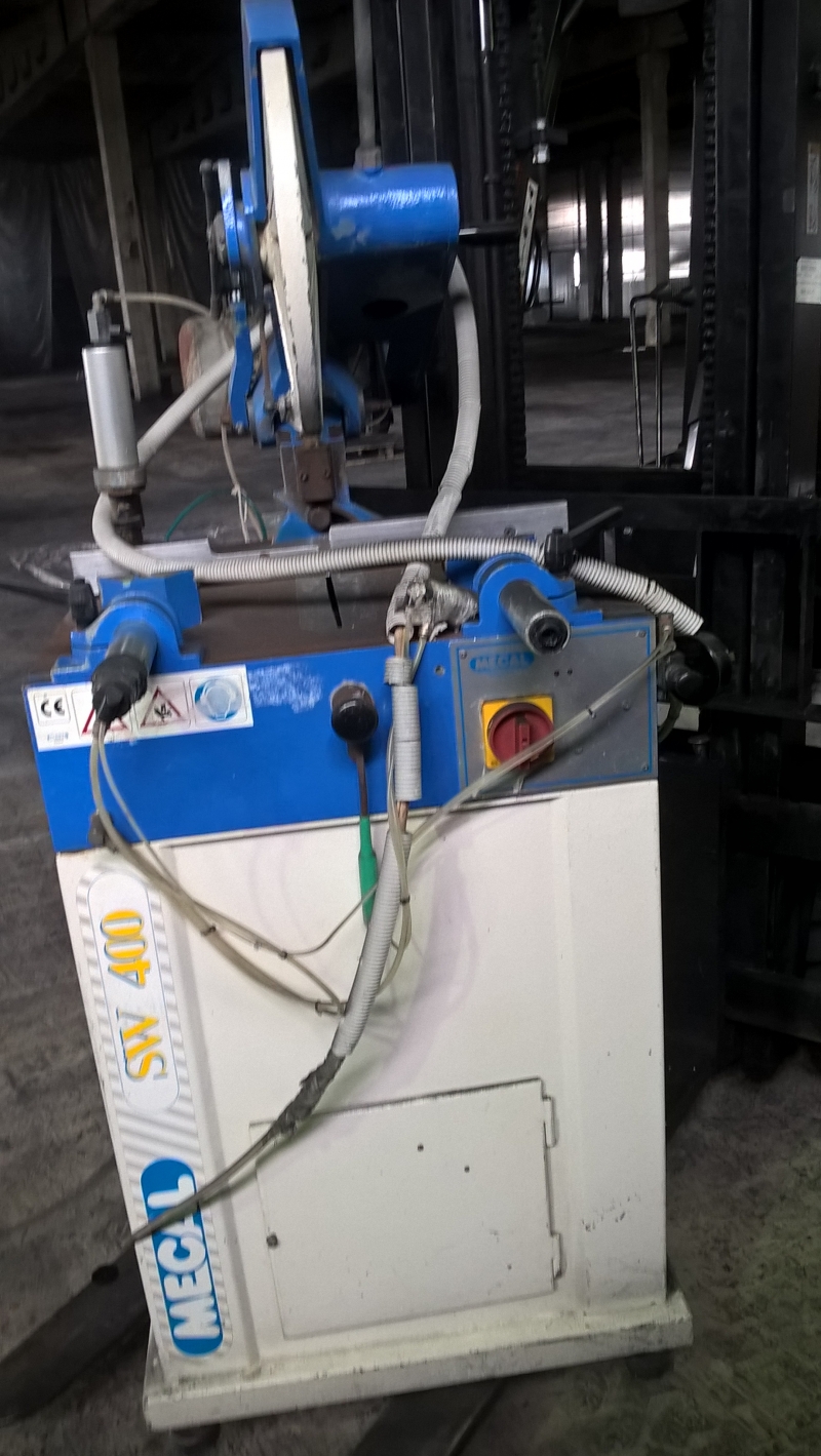 Дисковый отрезной станок с ручной подачей режущего инструмента MECAL SW 400