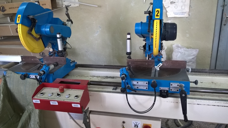 Двухголовый дисковый отрезной станок MECAL SW402