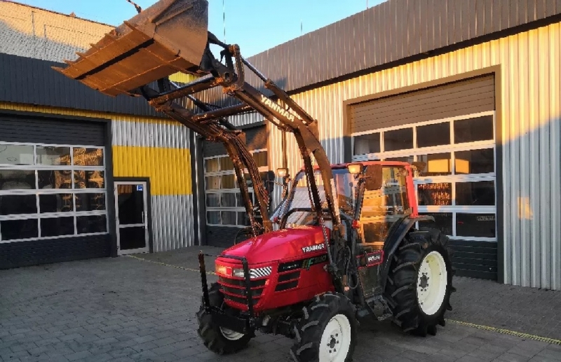Японский Минитрактор Yanmar AF 330 с Фронтальным погрузчиком.