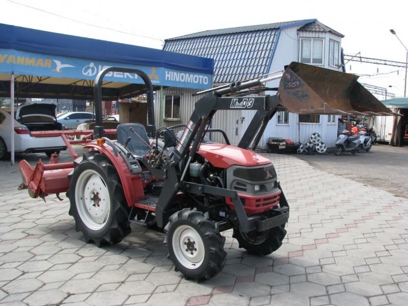 Японский Минитрактор Mitsubishi GS-25 с Фронтальным погрузчиком и фрезой