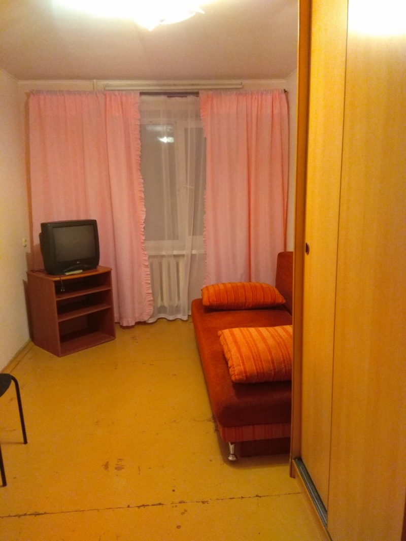 Продам комнату в семейном общежитии 12 м2, 6/10 эт.
