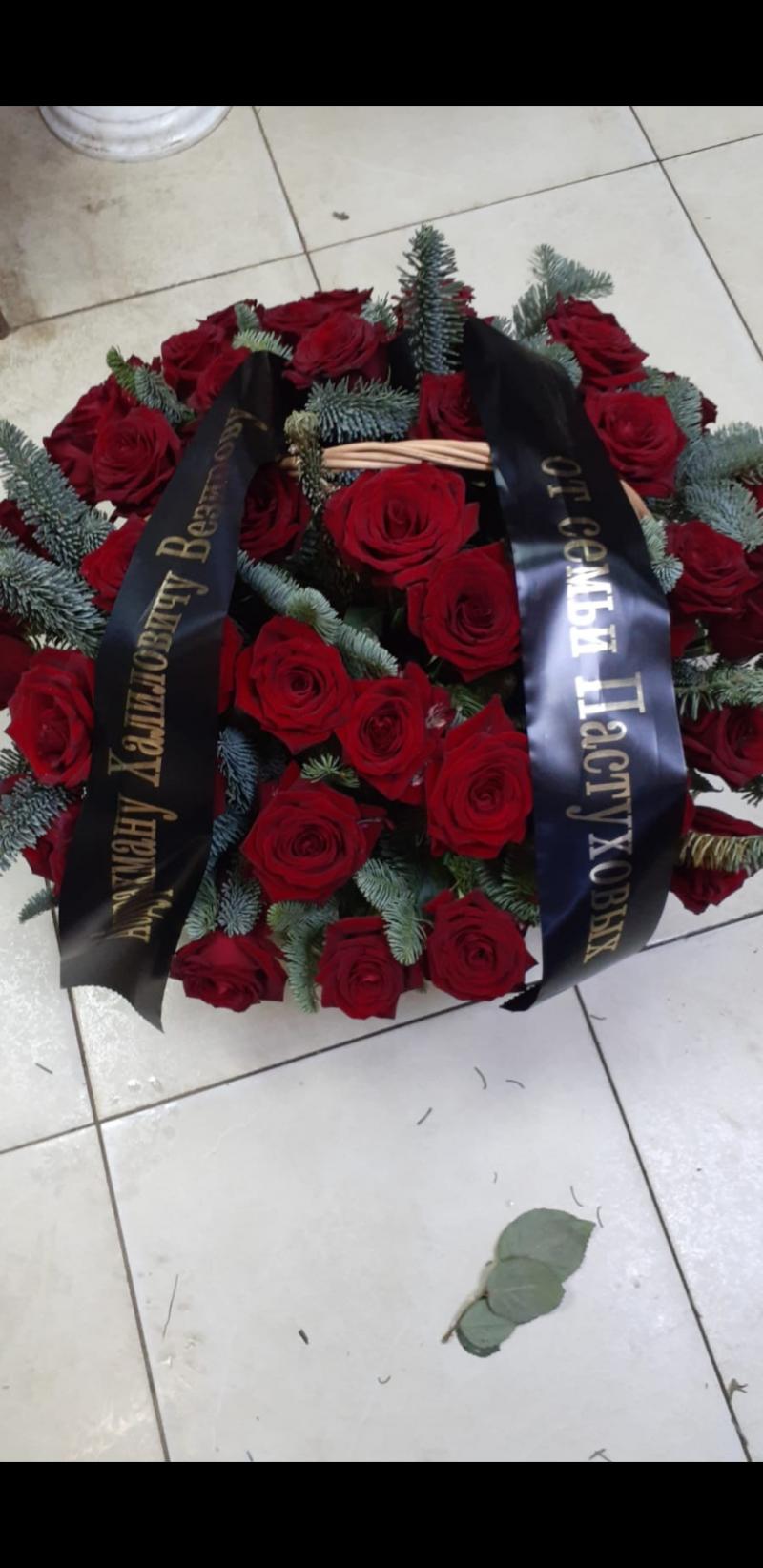 Корзины и венки из живых цветов