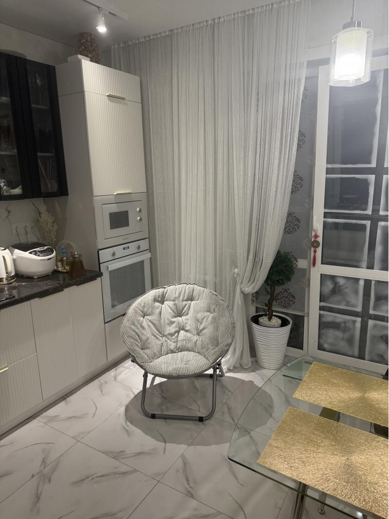 2-к квартира, 65 м2, 8/8 эт.
