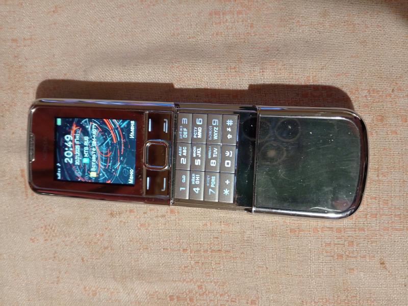 Nokia 8800.