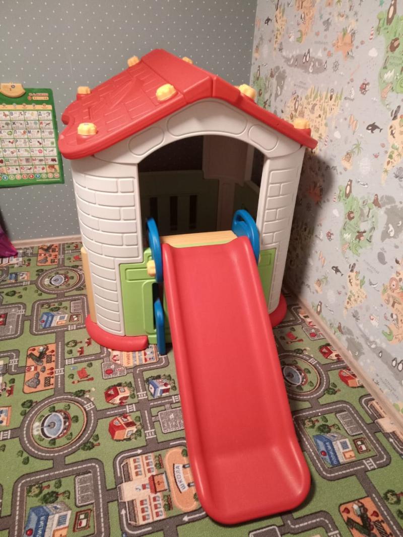 Детский игровой домик с горкой