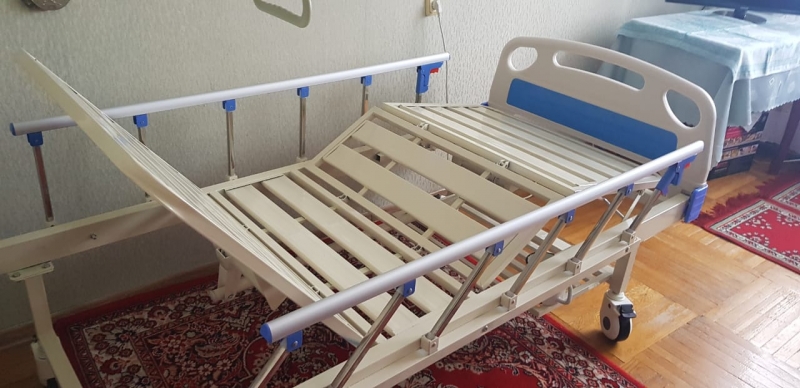 Медицинская кровать для лежачих больных