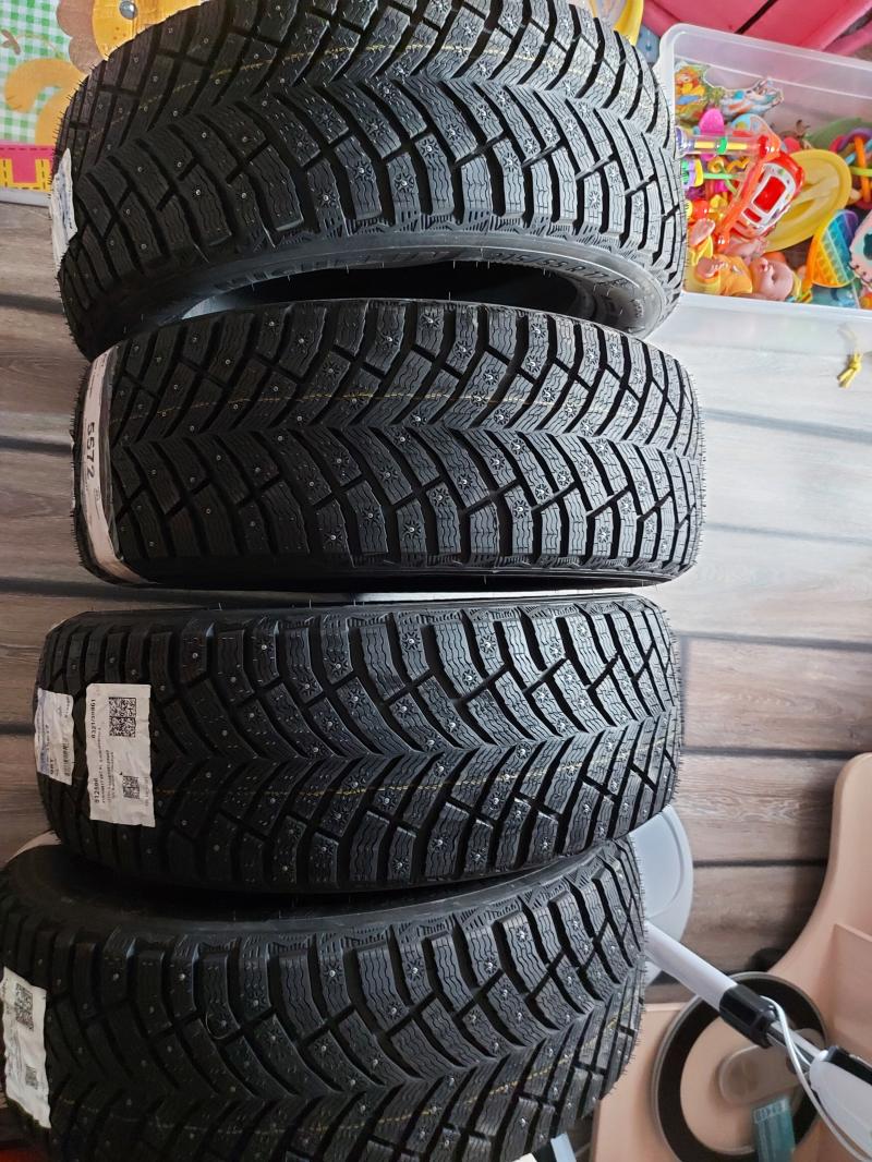 Michelin X-Ice North 4 215/55 R17 98T