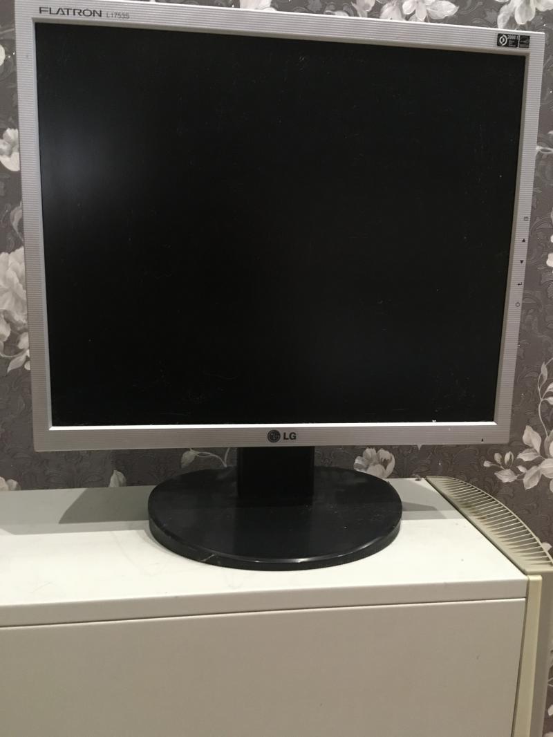 LCD монитор LG Flatron L1753S-SF 17"