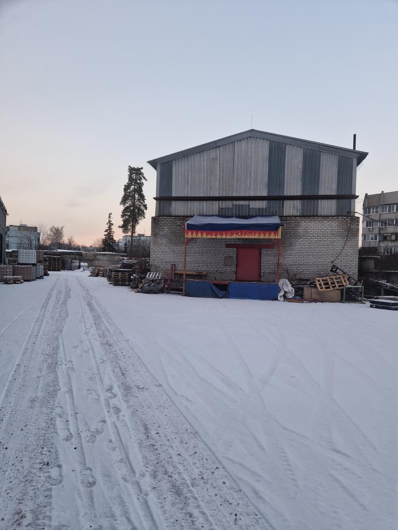 Продам 2х этажное здание 38х12х5 м кирпичное под разбор с вывозом.