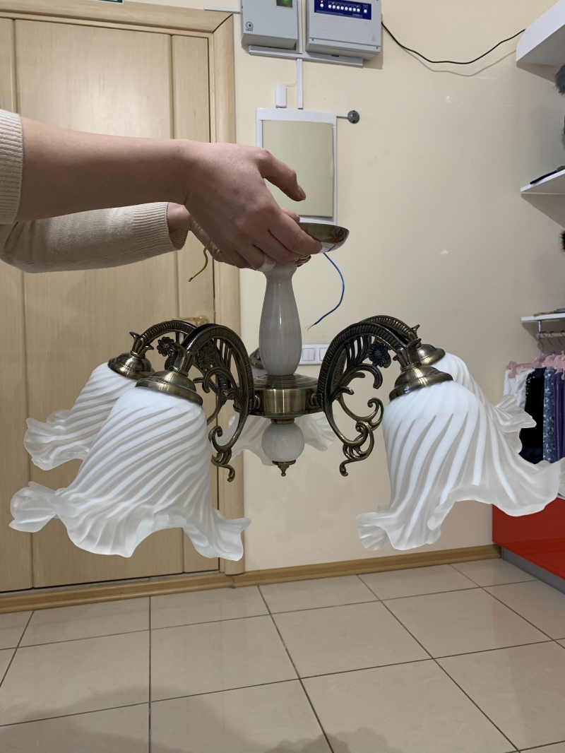Люстра пятирожковая