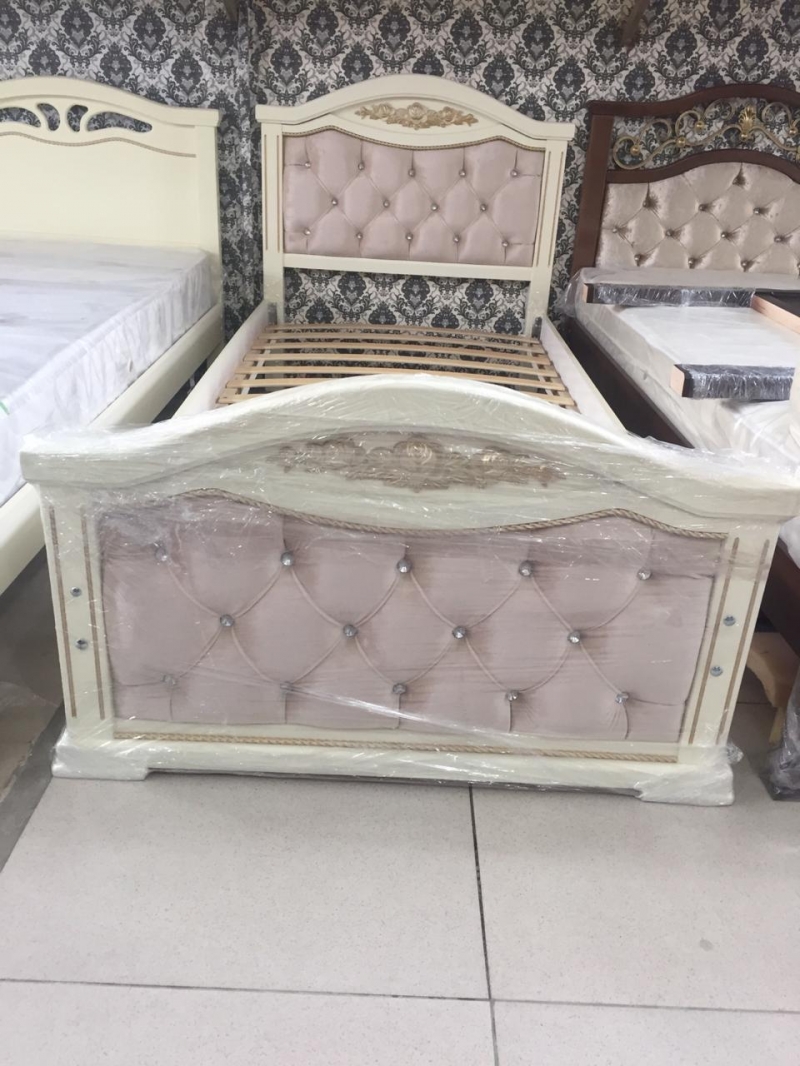Кровати новые из массива