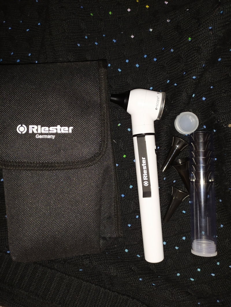 Отоскоп Riester е-scope, прямое освещение, XL 2,5 В, белый в чехле