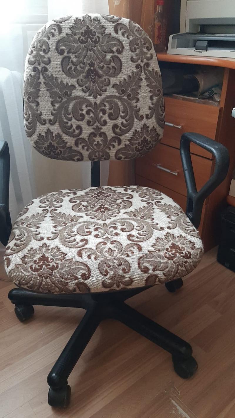 Офисное кресло