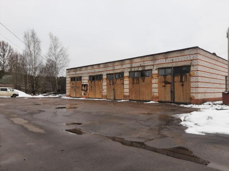 Часть здания гаража площадью 85.1 кв.м.в пос. Шугозеро