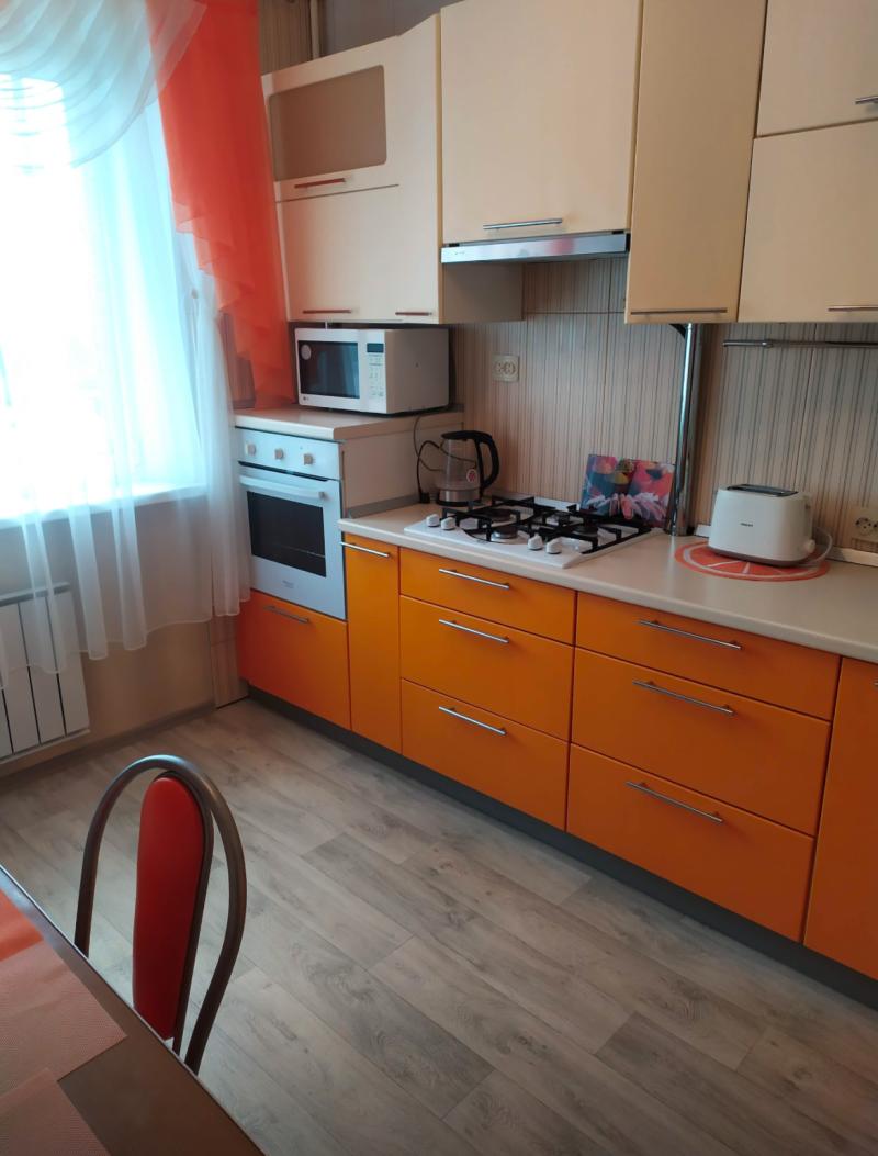 Сдаю от 2-х суток: 2-к квартира, 56 м2, 4/10 эт.