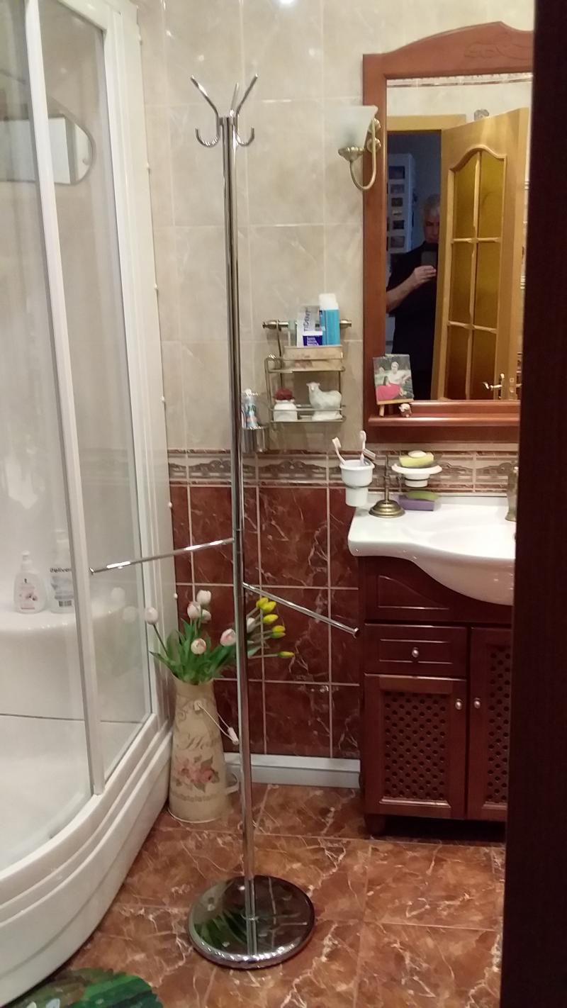 Стойка для полотенец, халатов в ванную комнату