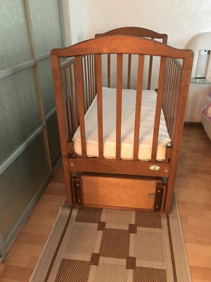Продам детскую кроватку
