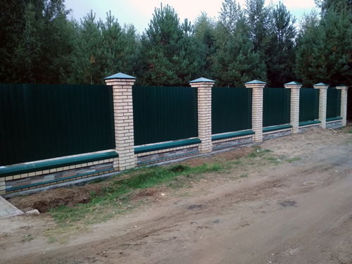 Забор Ярославль. Забор из кирпича, профнастила, комбинированные заборы