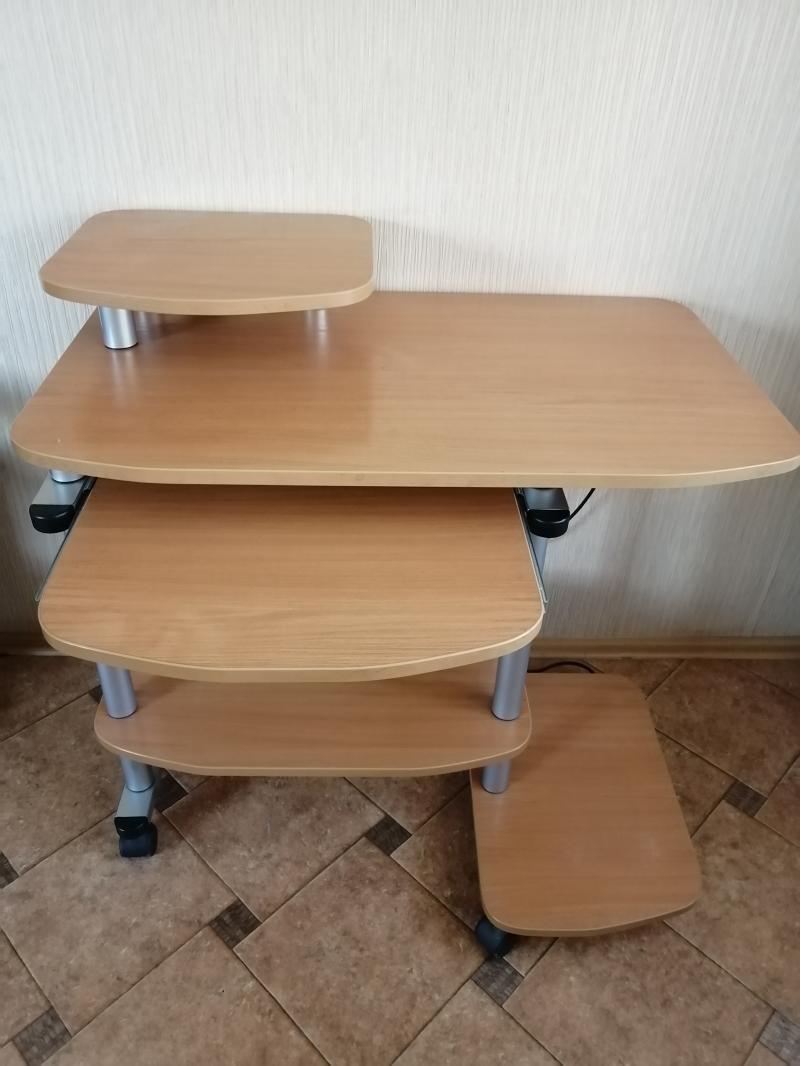 Стол компьютерный