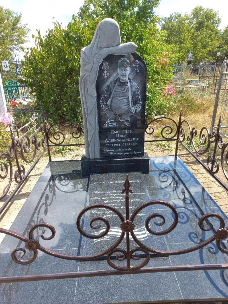 Памятники и мемориальные комплексы от производителя