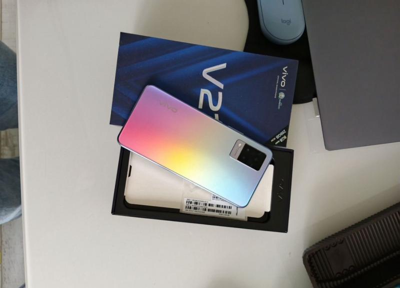 VIVO V21