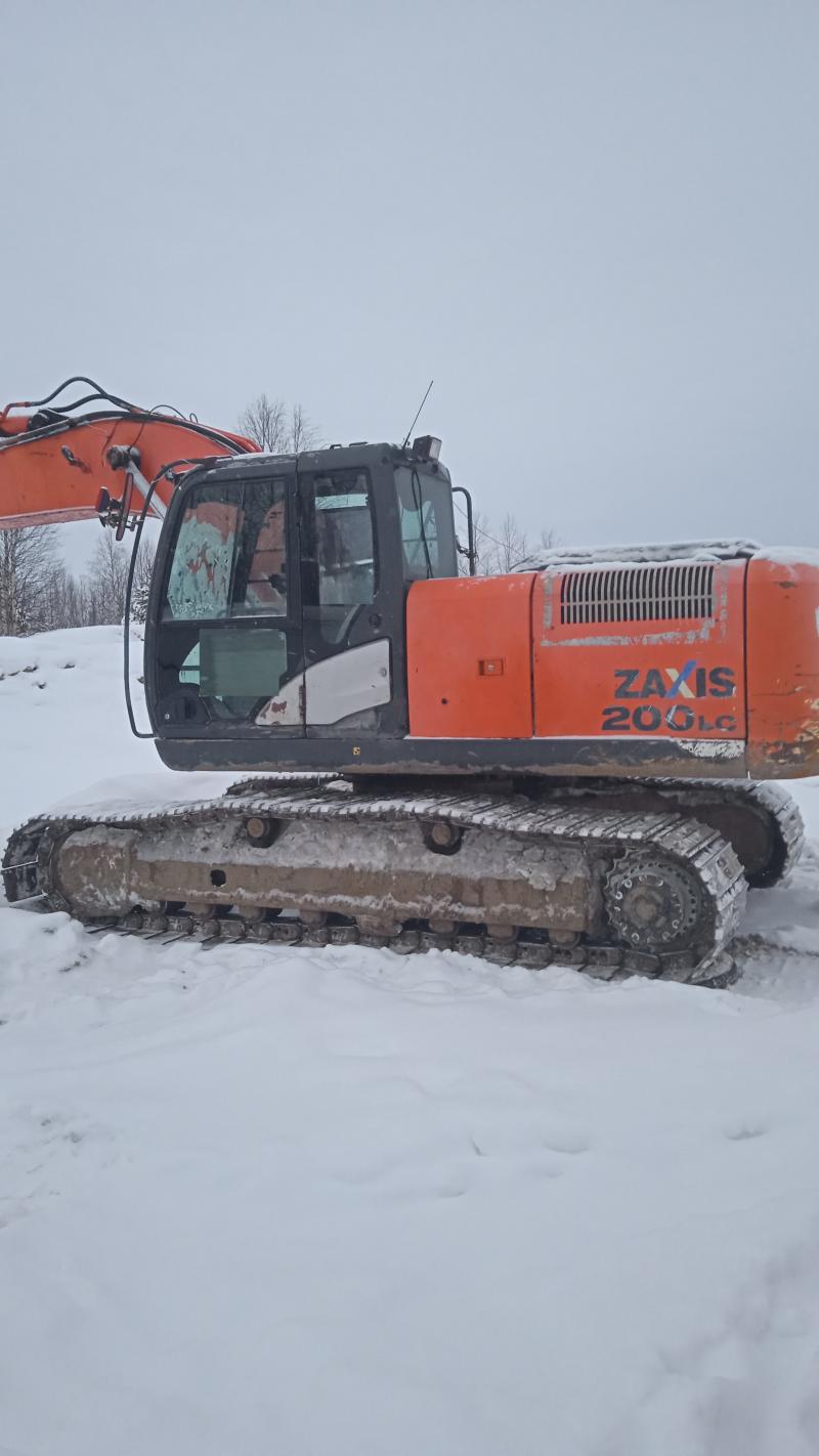 Экскаватор Hitachi 200ZX 2013 года.