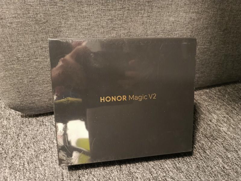 Honor Magic V2