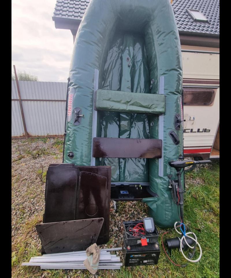 Лодка с электромотором