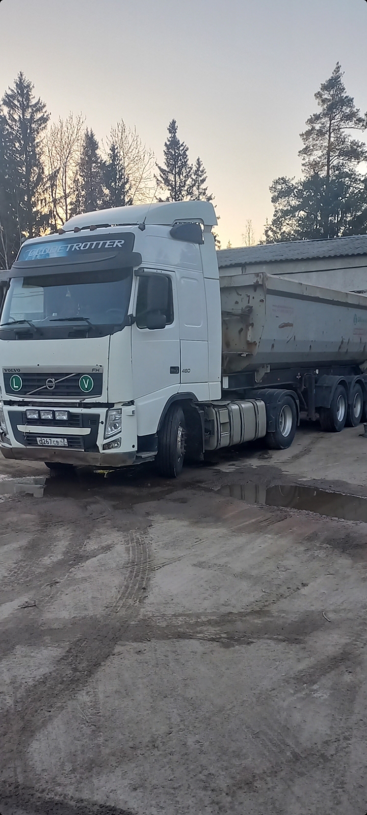 Требуется водитель Е на полуприцепе самосвал