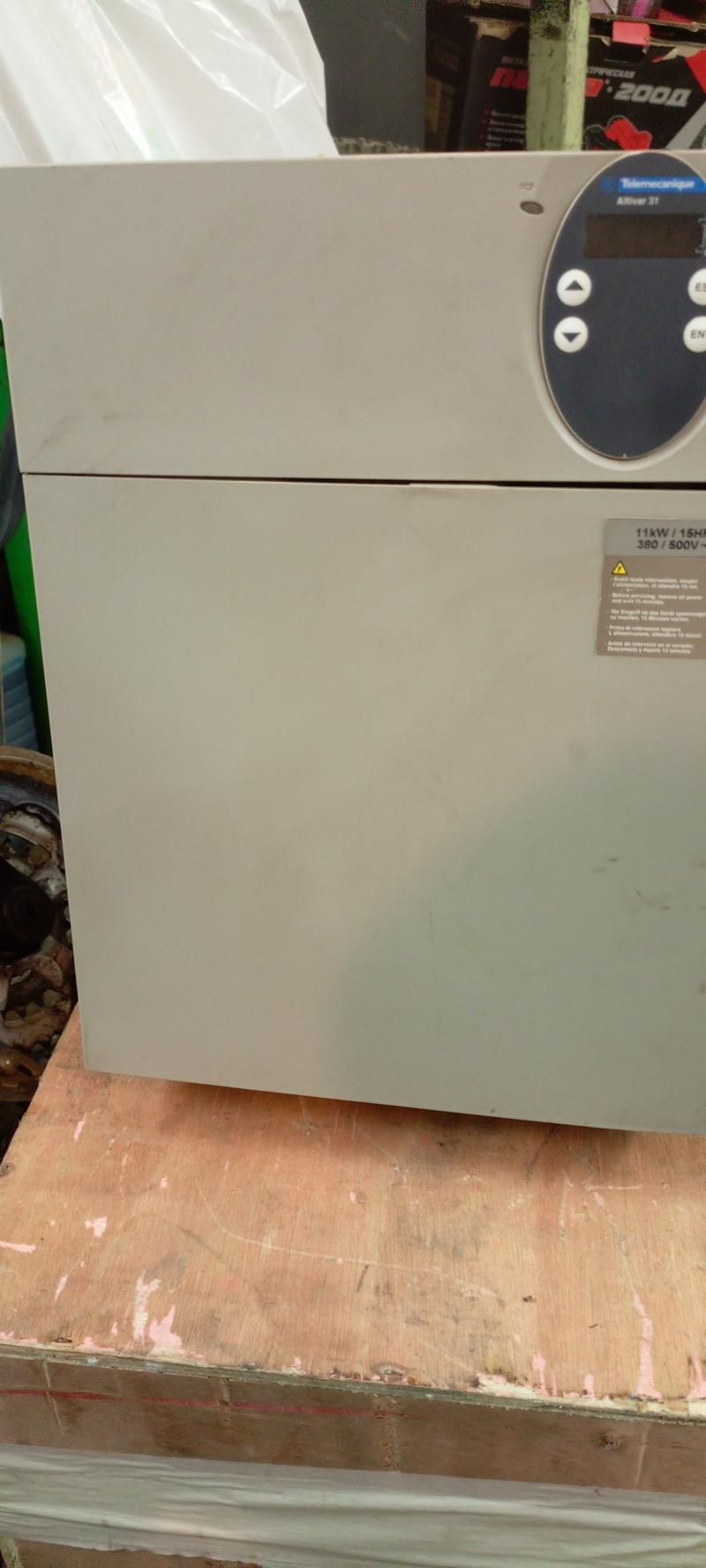 Частотный преобразователь б/у Schneider Electric ATV31HD11N4