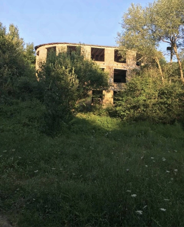 Продам 1000кв м на 15 сотках
