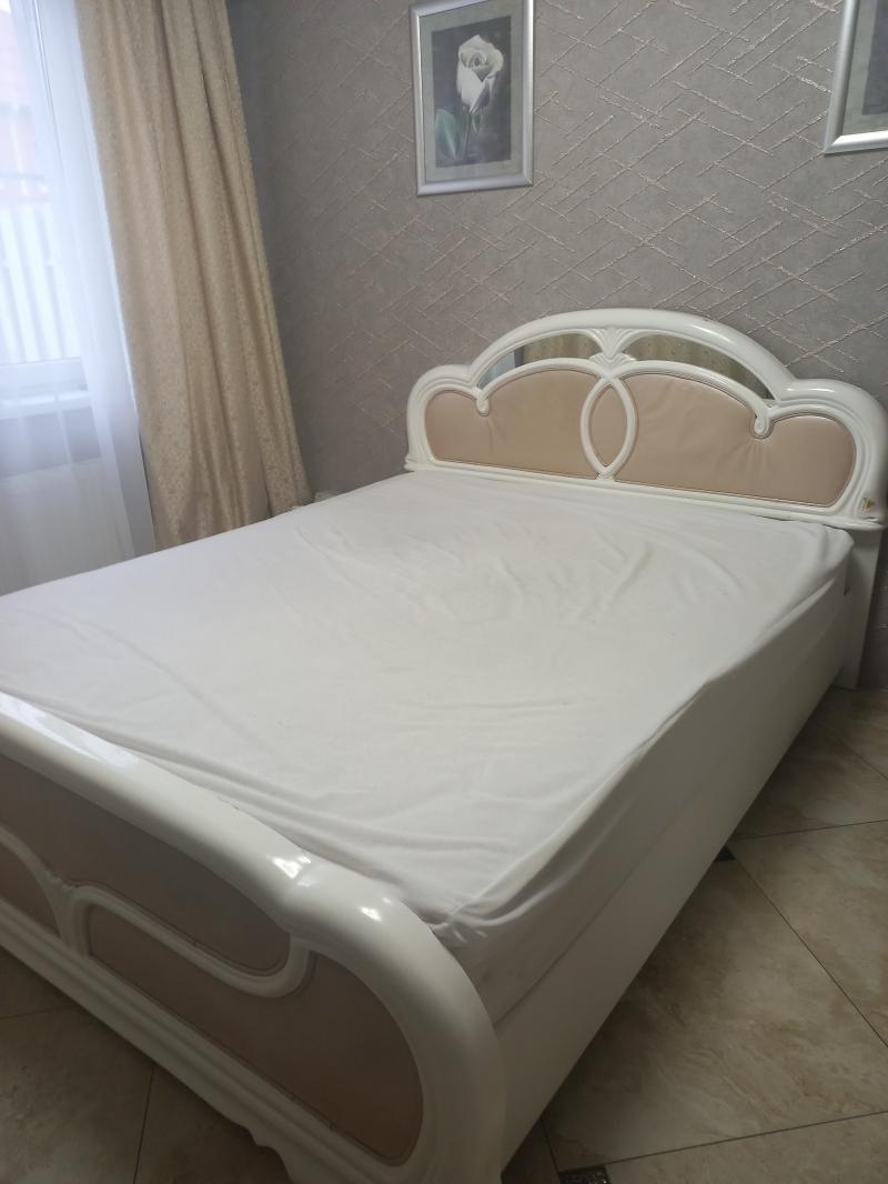 Кровать