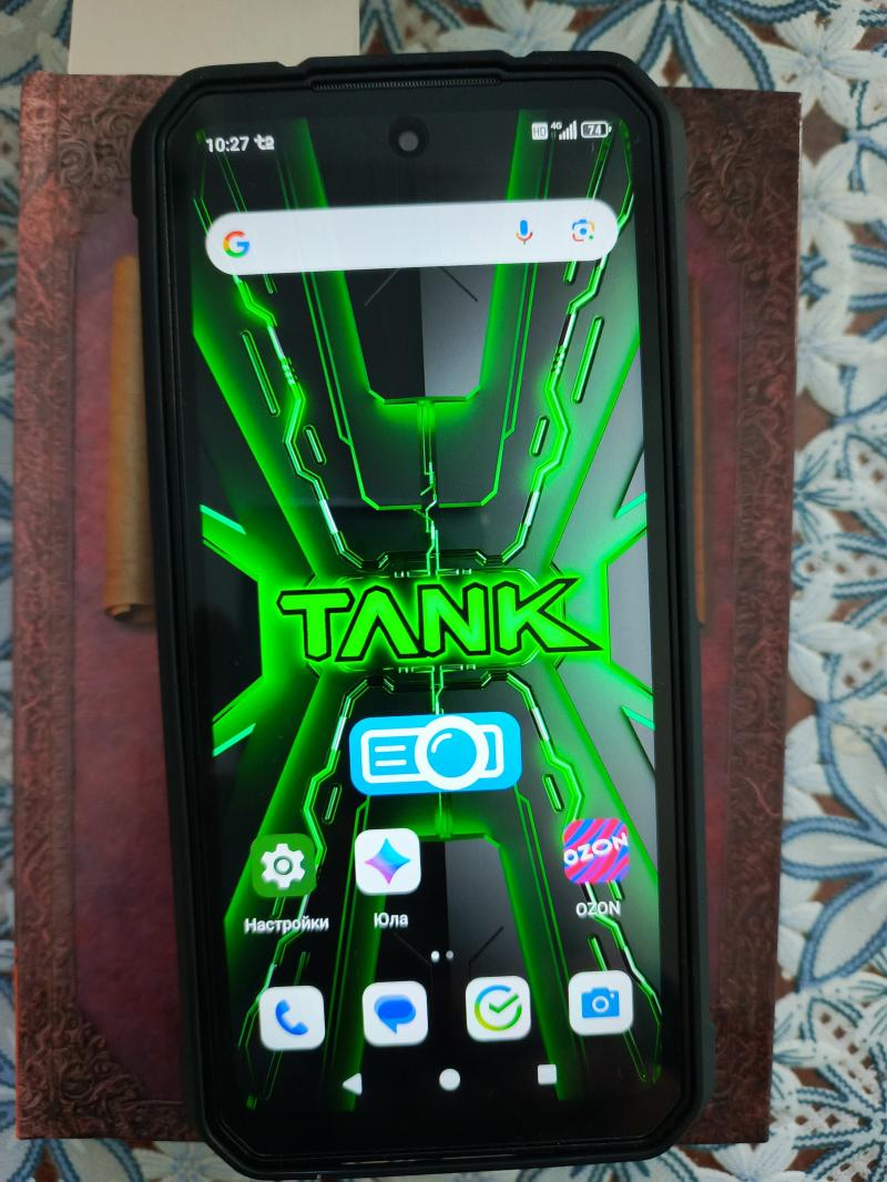 Телефон TANK 2 с проектором .