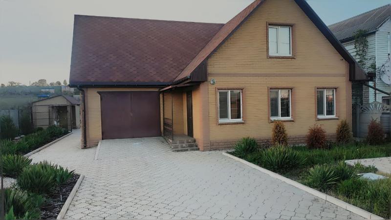 Продам жилой дом с мансардой, и встроенным гаражом.