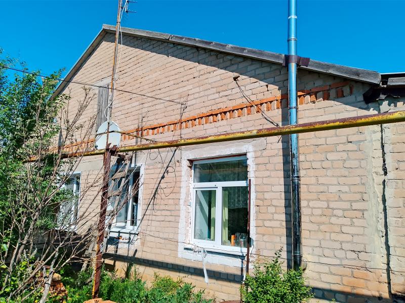 Дом 72 м2, приусадебный участок 1227м.кв, газ,свет,вода в доме .