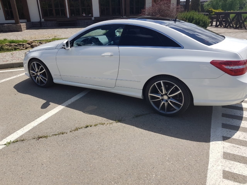 Mercedes E-, 2012
