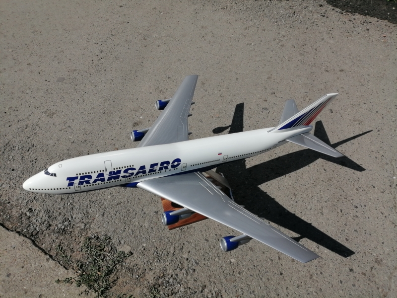 Продаю модель самолёта Бойнг 747