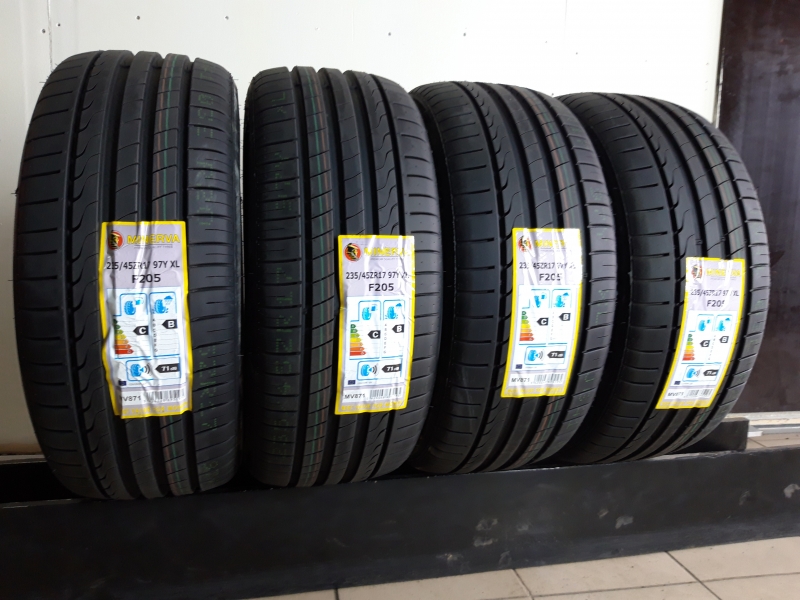 235 45 17   Minerva(nokian) R17