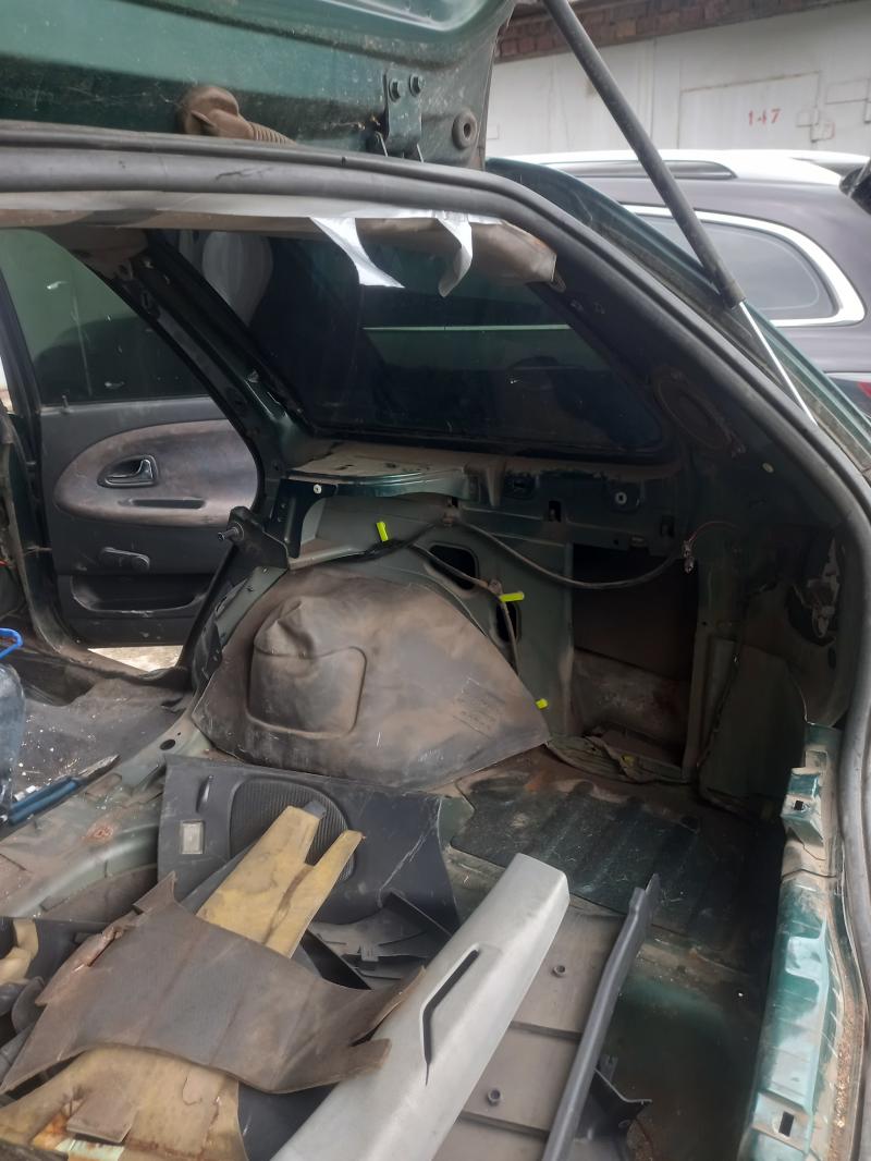 Volvo v40 1997г, 1.7 бензин, 115л автомат