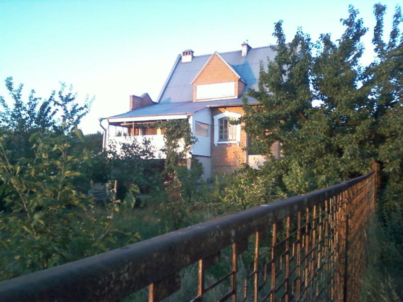 ,Дом 200 м2,все удобства с видом на закат. Город Каменск Ш на правом берегу