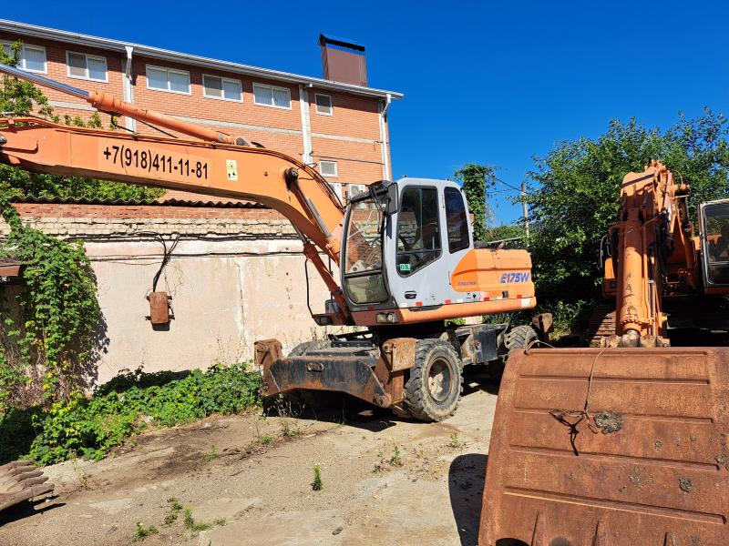     Fiat-kobelco E-175W