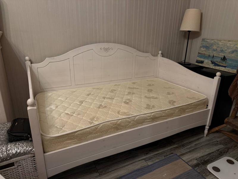 Тахта Айно, 90х180, б/у хор.состояние , береза, с матрасом
