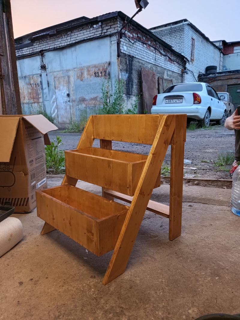 Клумба вертикальная из дерева