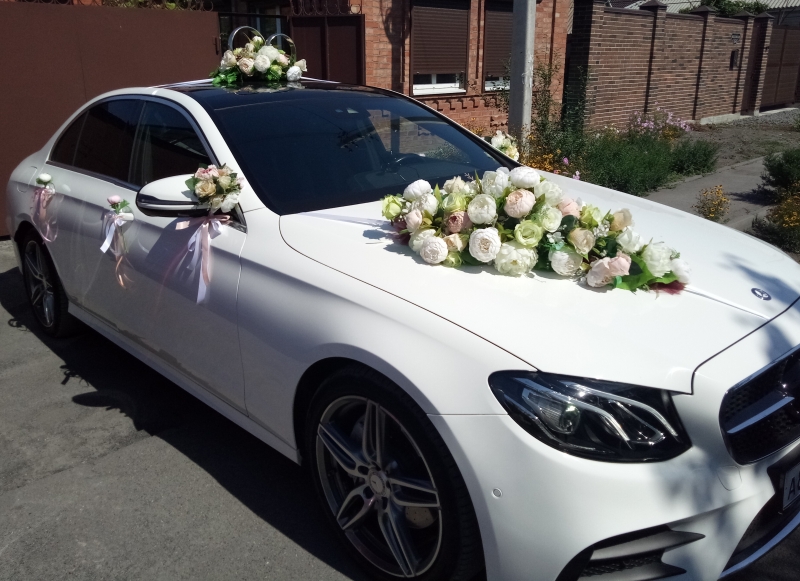 Украшение свадебных машин