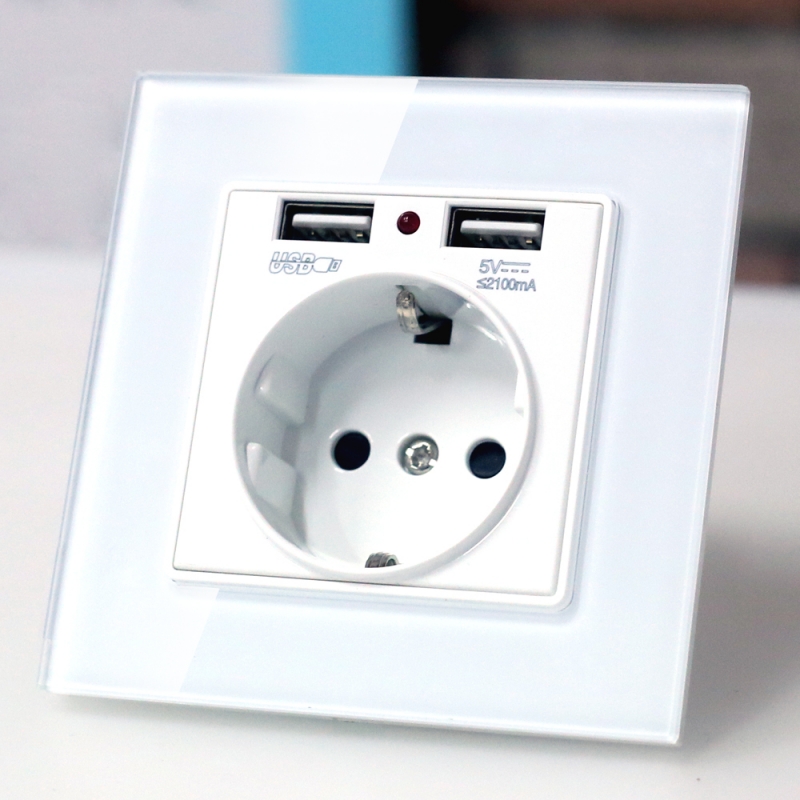 Розетка с USB портами, лицевая панель из закаленного стекла.