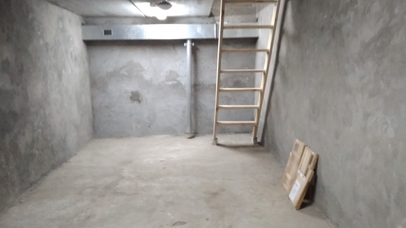 Продается гараж 2 уровня в ГСК (Дом у самолета) по адресу Ул.Губанова Дом 9.